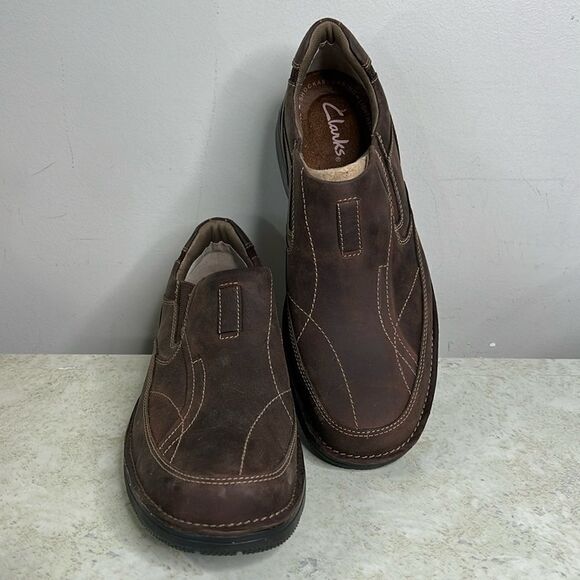 Clarks Slip Ons NWT M10.5 - Picture 1 of 9
